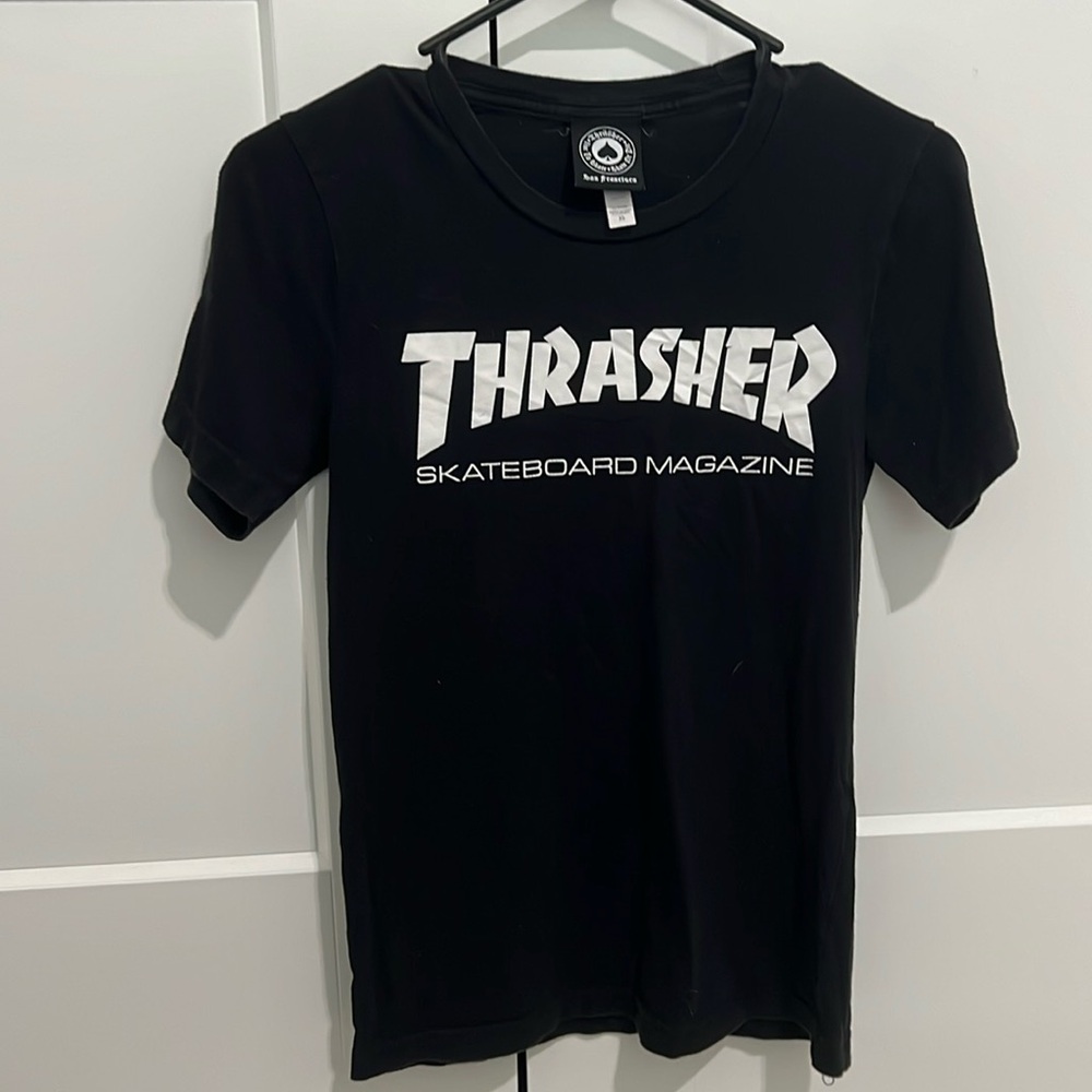 black trasher shirt perfect condition barely worn